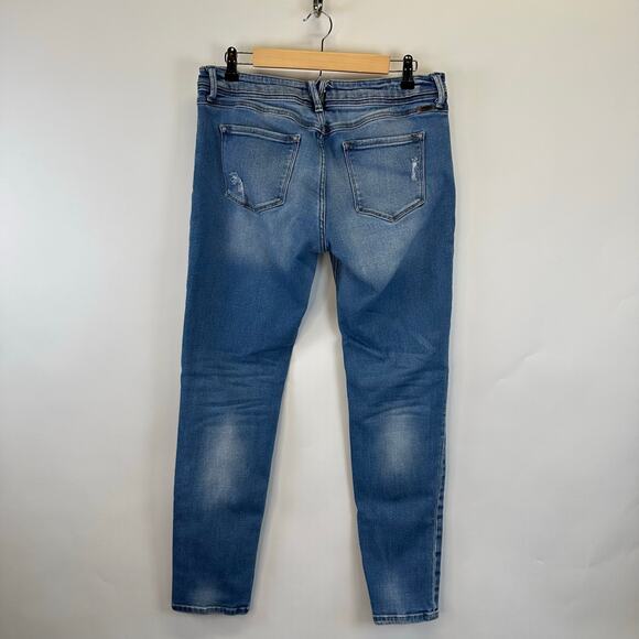 KanCan Estilo Medium Rise Distressed Knee Butterfly Button Jeans Womens 15/31 - Picture 9 of 16